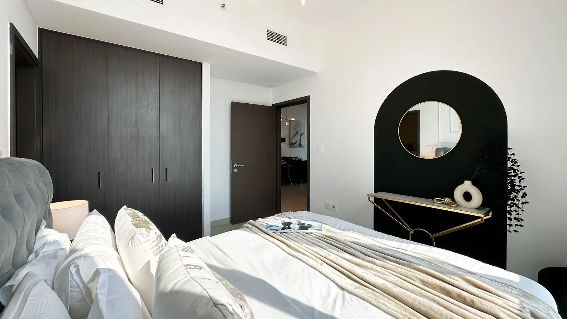 Stylish 2 Bedroom Dior-Inspired Apartment Connected To Dubai Mall 0*,  United Arab Emirates