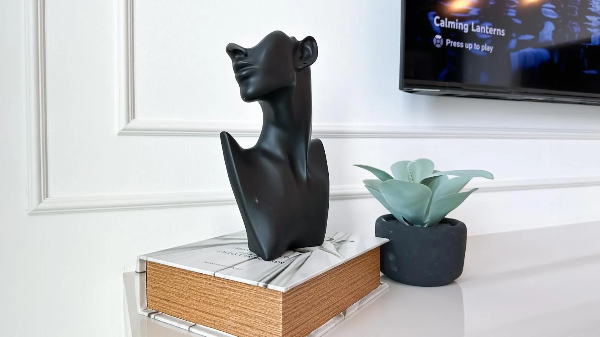 Stylish 2 Bedroom Dior-Inspired Apartment Connected To Dubai Mall United Arab Emirates