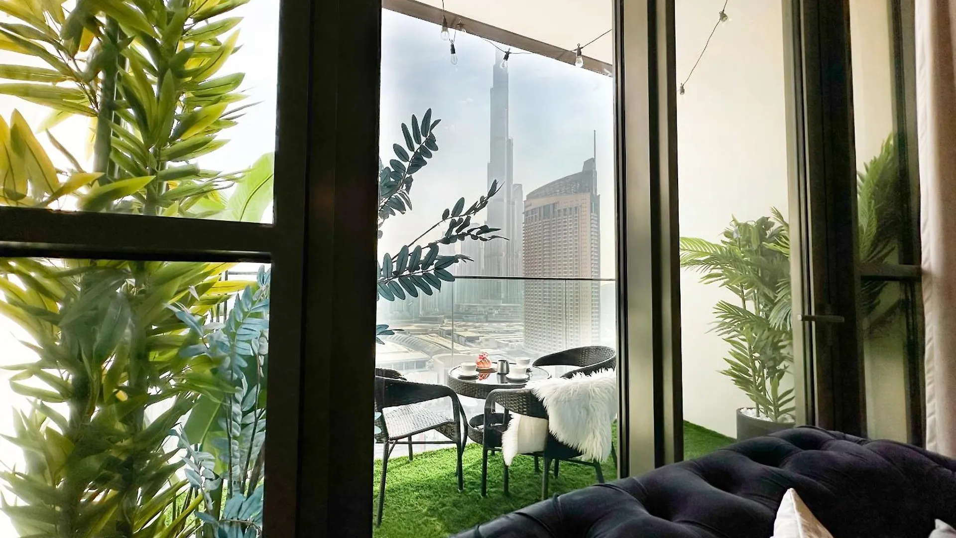 Stylish 2 Bedroom Dior-Inspired Apartment Connected To Dubai Mall United Arab Emirates