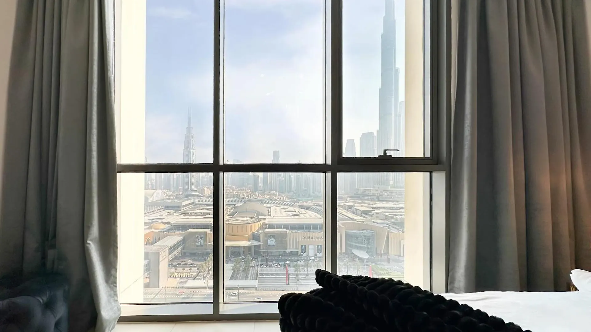 Stylish 2 Bedroom Dior-Inspired Apartment Connected To Dubai Mall United Arab Emirates