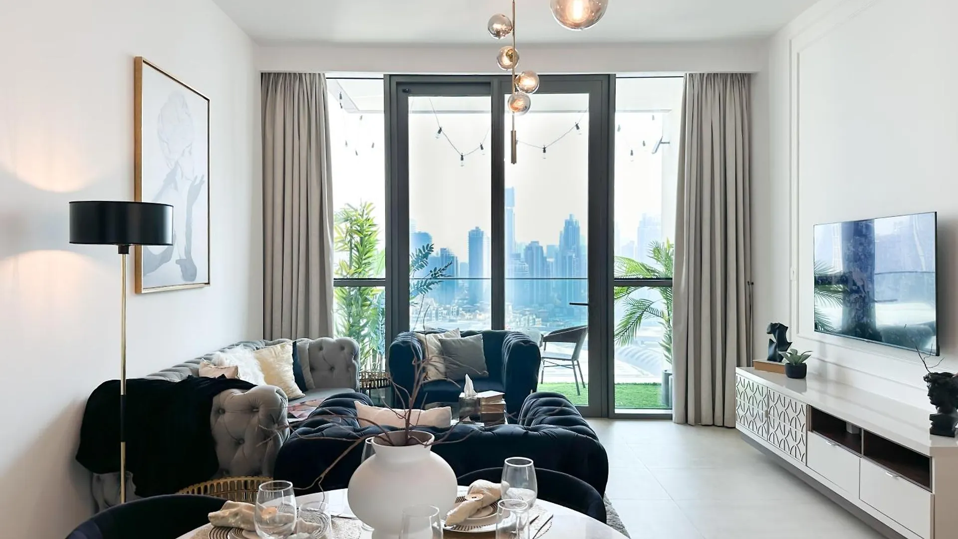 Stylish 2 Bedroom Dior-Inspired Apartment Connected To Dubai Mall 0*,  United Arab Emirates