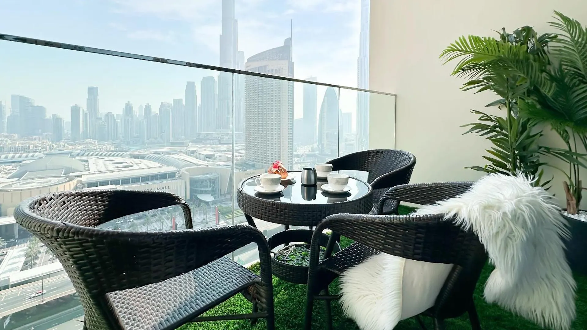 Stylish 2 Bedroom Dior-Inspired Apartment Connected To Dubai Mall United Arab Emirates