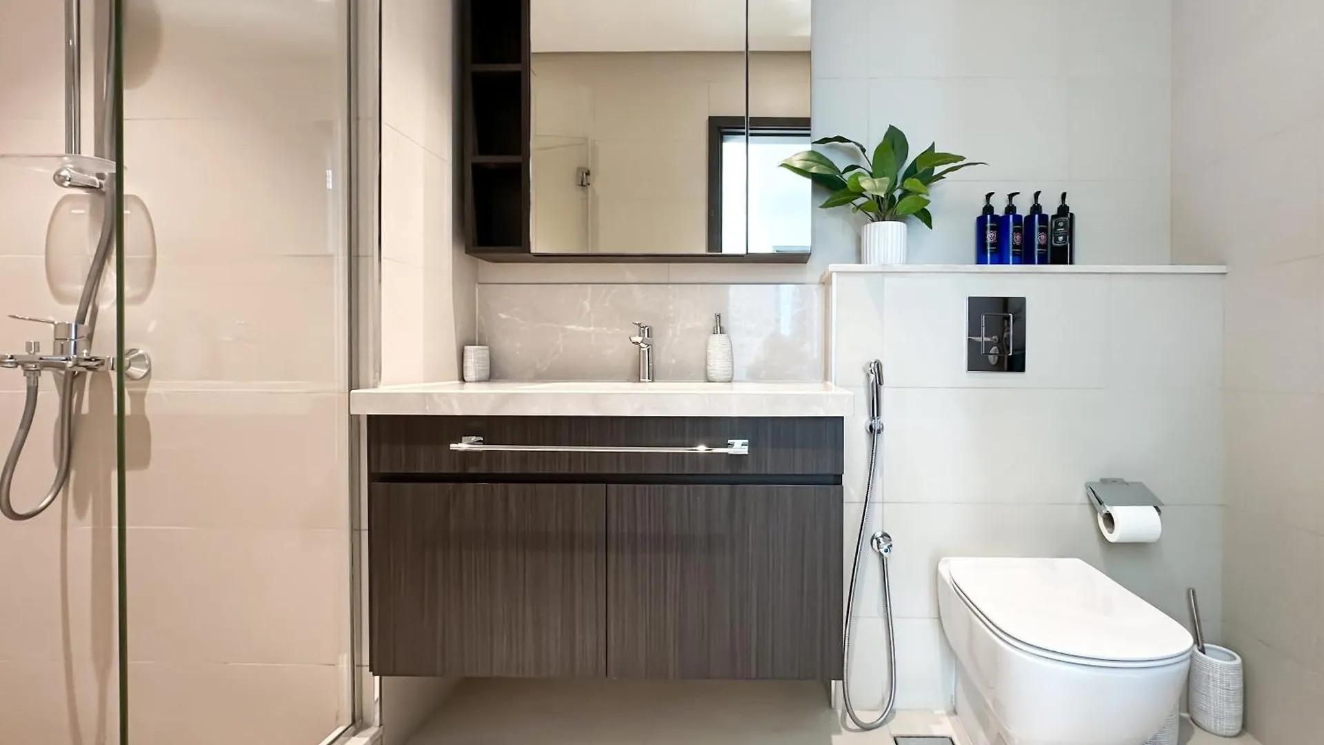 Stylish 2 Bedroom Dior-Inspired Apartment Connected To Dubai Mall