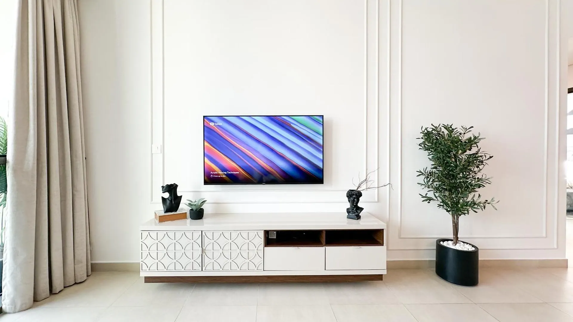 Stylish 2 Bedroom Dior-Inspired Apartment Connected To Dubai Mall