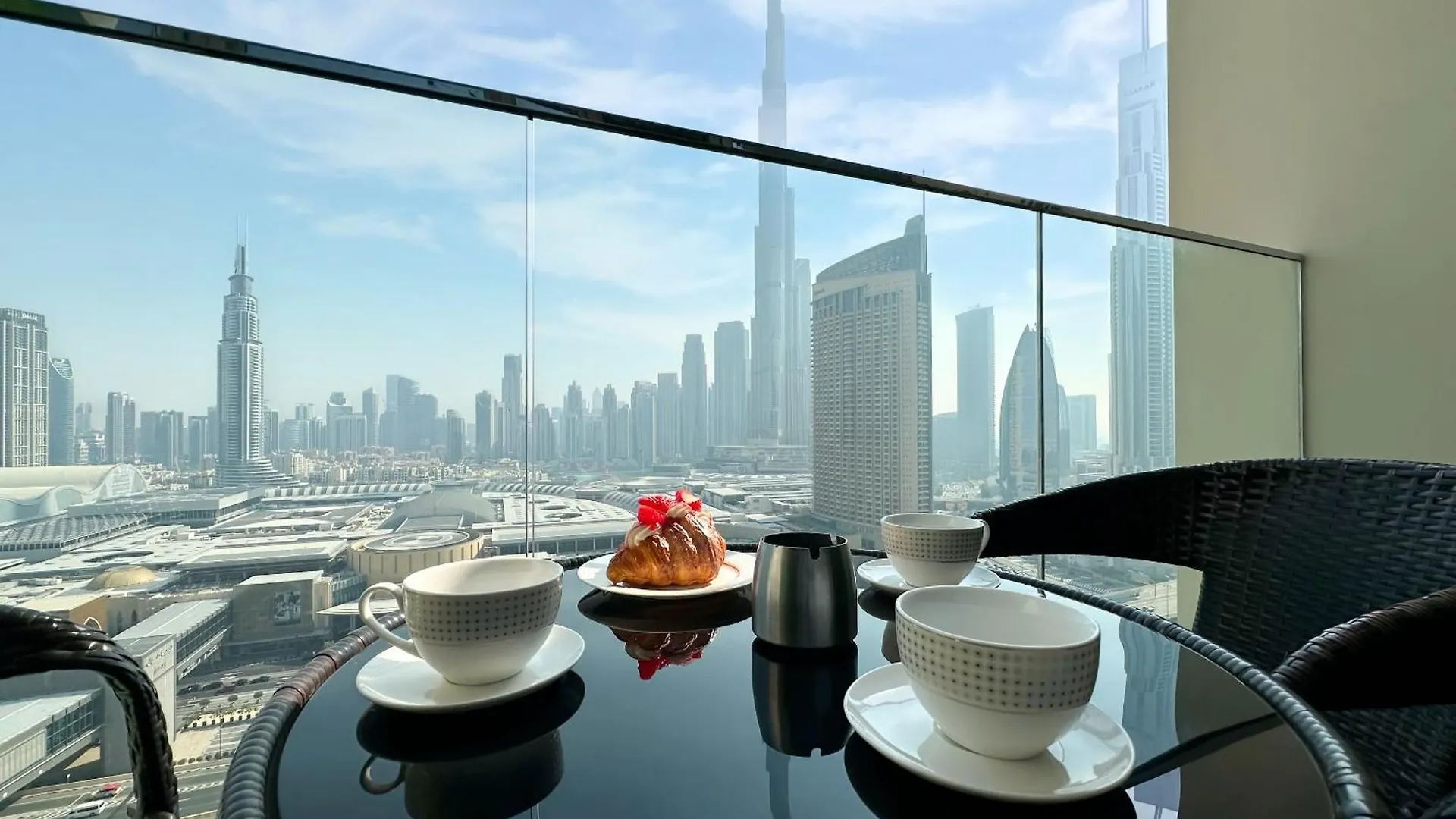 Stylish 2 Bedroom Dior-Inspired Apartment Connected To Dubai Mall United Arab Emirates