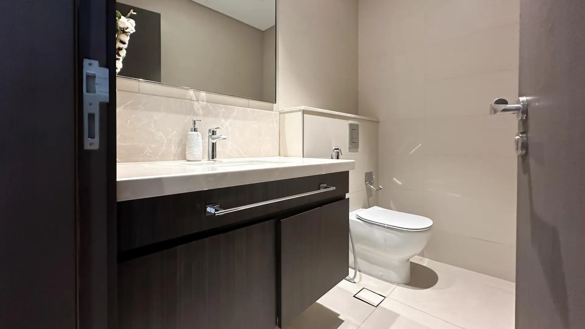Stylish 2 Bedroom Dior-Inspired Apartment Connected To Dubai Mall United Arab Emirates