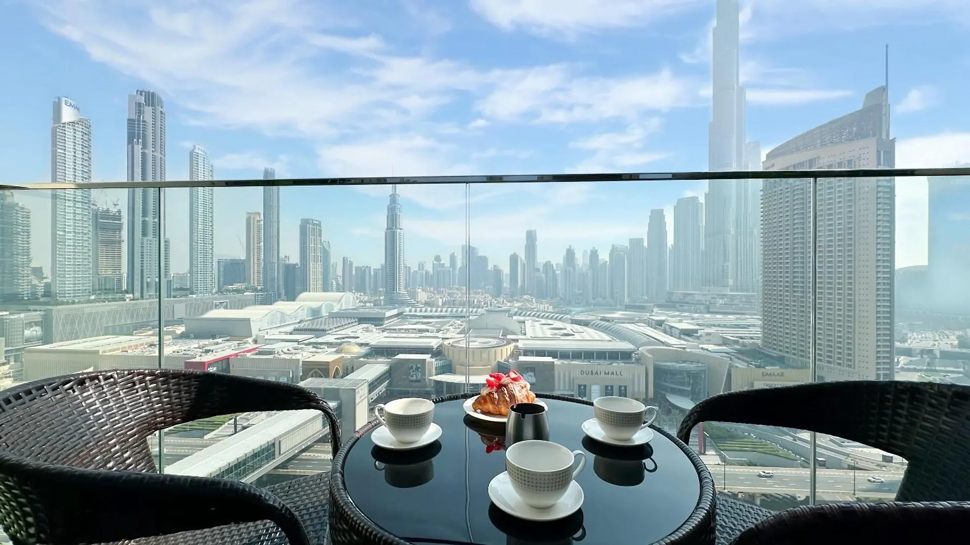 Stylish 2 Bedroom Dior-Inspired Apartment Connected To Dubai Mall
