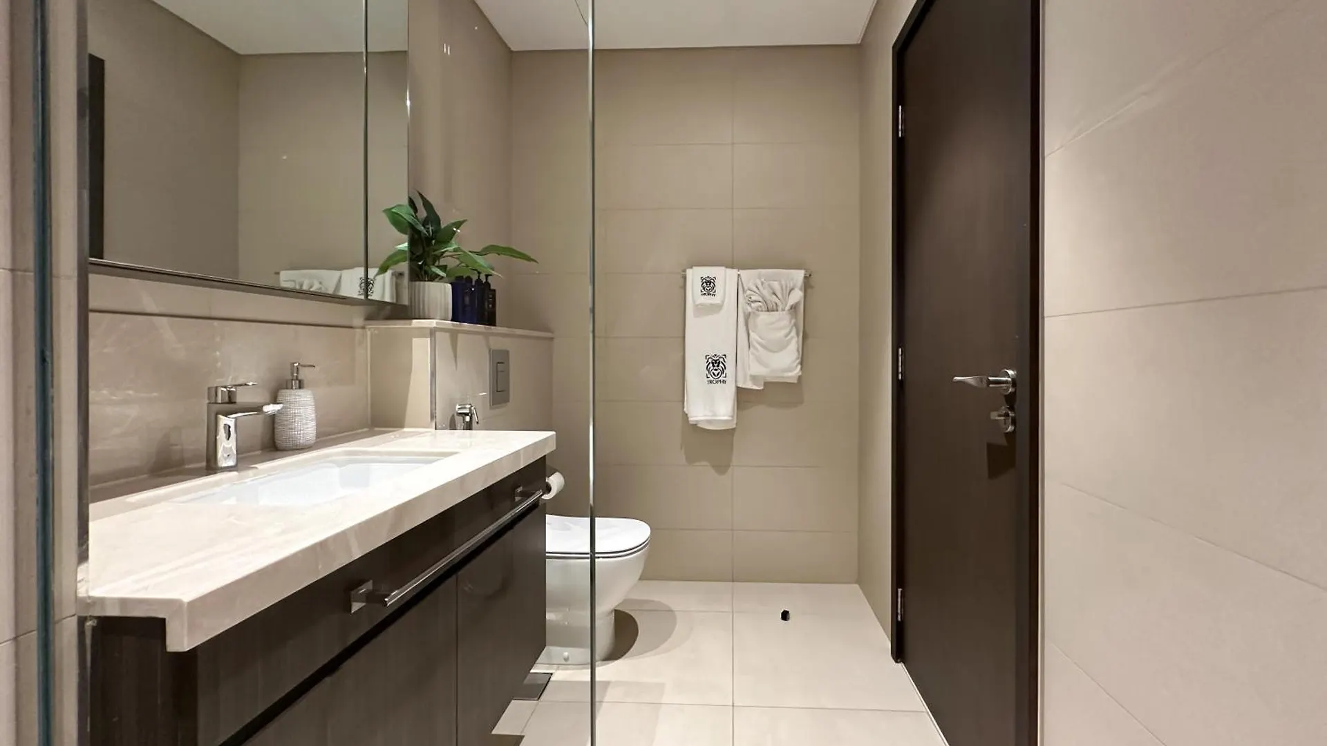 Stylish 2 Bedroom Dior-Inspired Apartment Connected To Dubai Mall