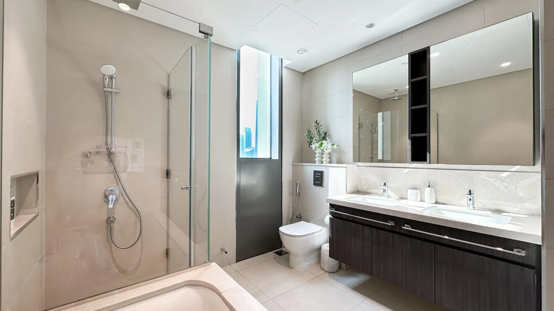 Stylish 2 Bedroom Dior-Inspired Apartment Connected To Dubai Mall 0*,  United Arab Emirates