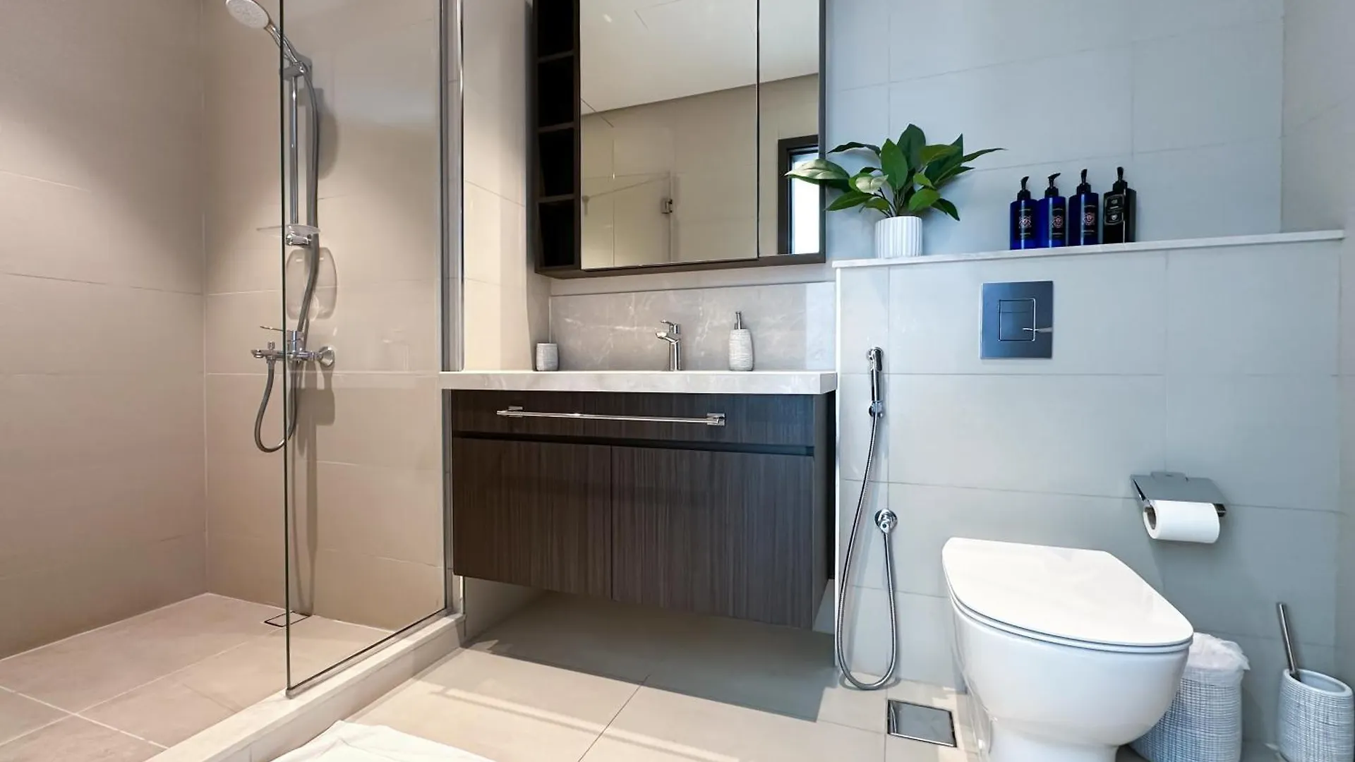 Stylish 2 Bedroom Dior-Inspired Apartment Connected To Dubai Mall
