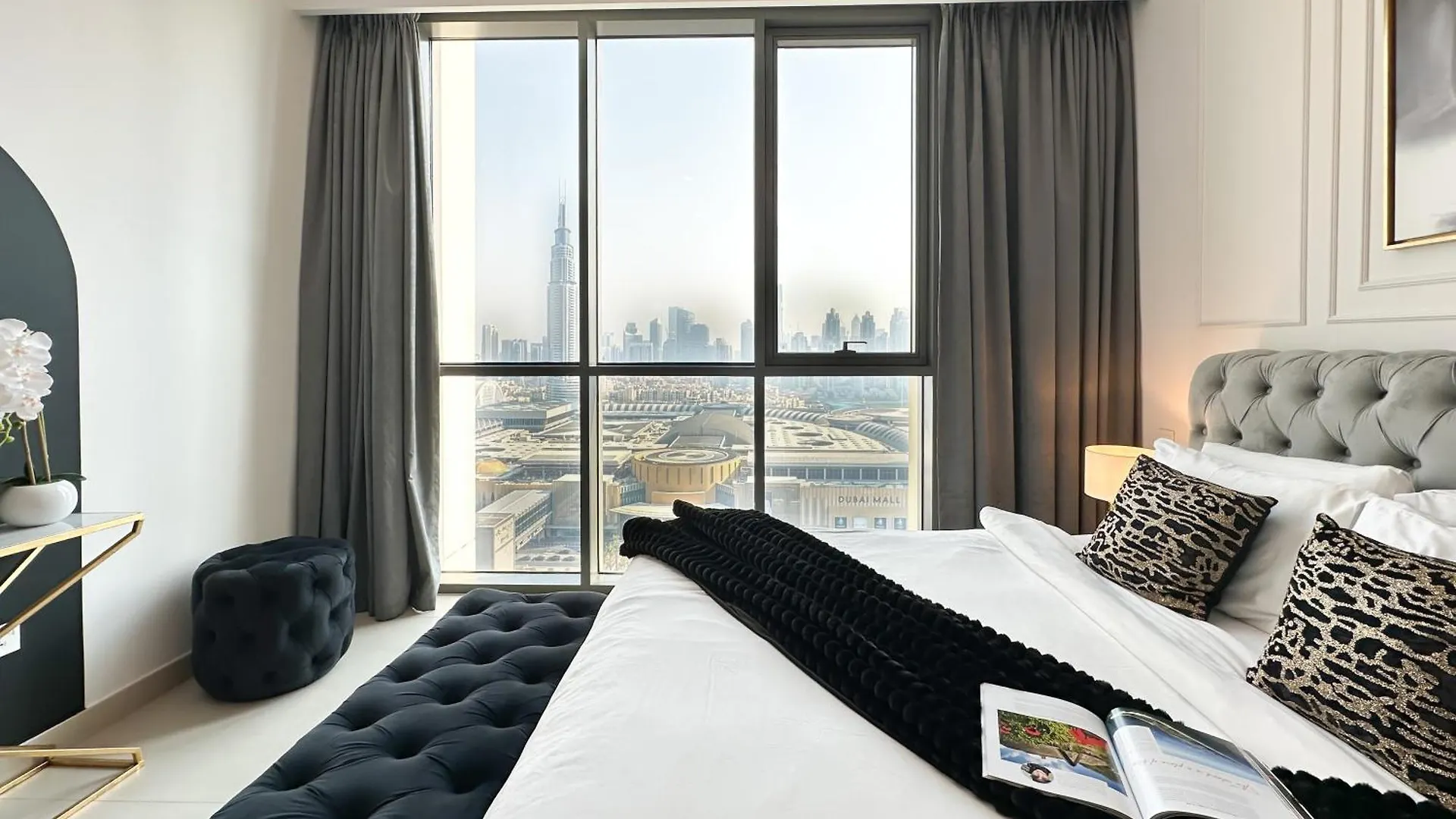 Stylish 2 Bedroom Dior-Inspired Apartment Connected To Dubai Mall 0*,  United Arab Emirates